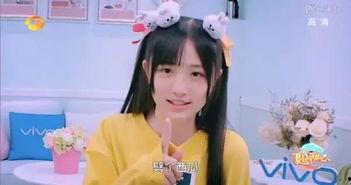 夏日甜心吃瓜,瓜果飘香，甜蜜滋味尽享