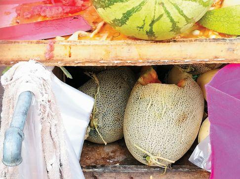 哈密瓜削皮吃还是切块吃,削皮还是切块，美味吃法大揭秘