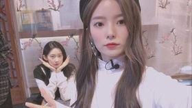 专注吃瓜的小姐姐,聚焦专注吃瓜小姐姐的趣味生活