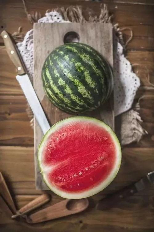 梦见挑西瓜吃瓜