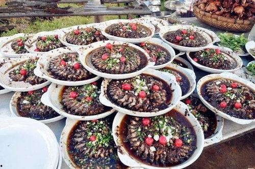 农村的酒席吃瓜,热闹非凡的吃瓜盛宴