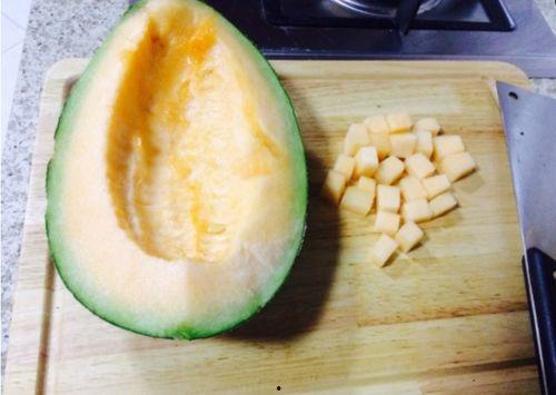 堂弟吃哈密瓜视频,甜蜜滋味尽收眼底