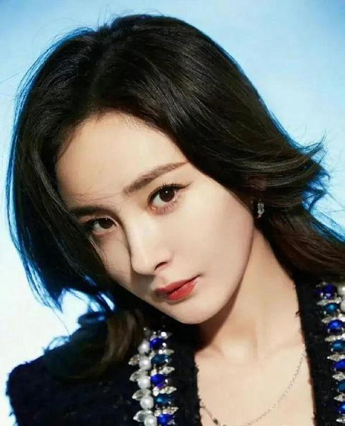 吃大瓜女明星视频,吃大瓜女明星幕后视频，真相令人震惊！