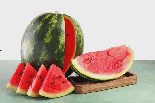 西瓜地吃瓜真实图片,西瓜地里的甜蜜瞬间