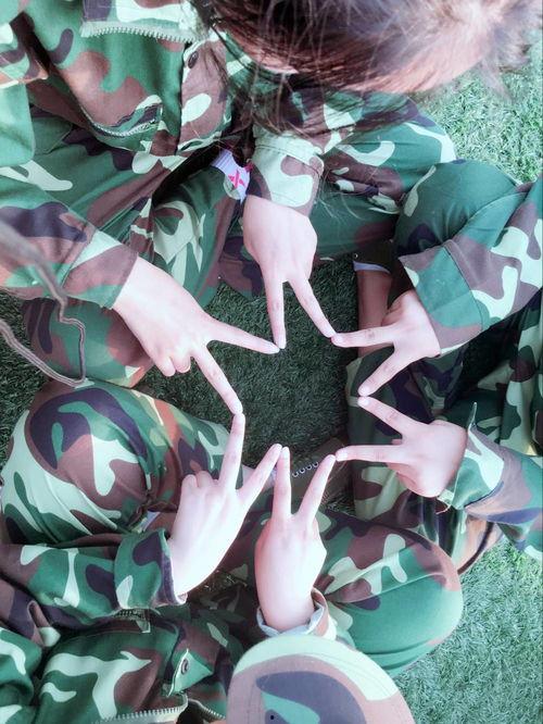 时笑笑时鸢吃瓜,瓜田里的欢乐时光