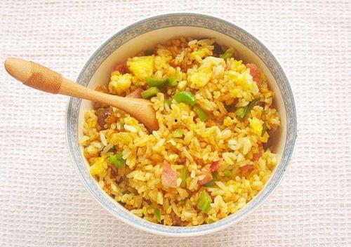 瓜娃子吃蛋炒饭