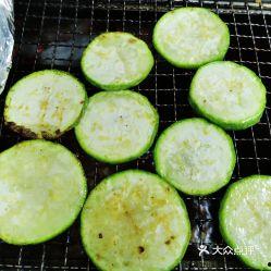 吃烤小瓜视频,美味瞬间绽放