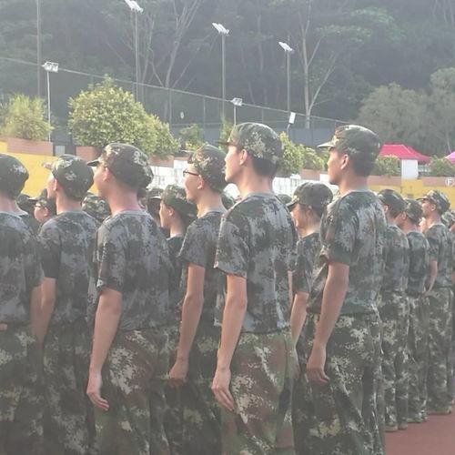 看军训吃瓜视频,青春汗水与欢笑瞬间