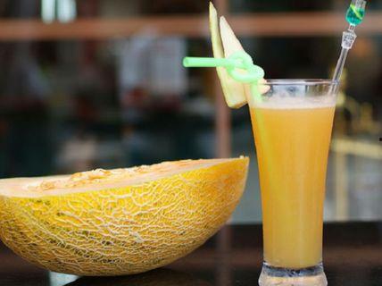 哈密瓜跟蜂蜜可以吃吗,健康美味两不误