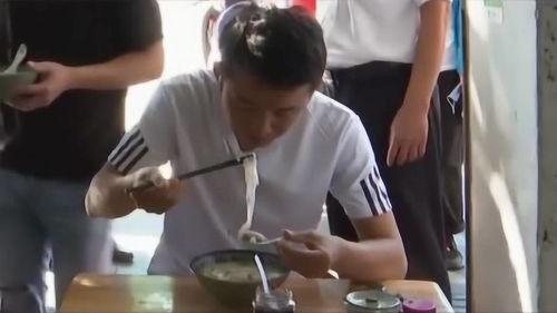 武汉女寝打架吃瓜,校园风云再起，真相吃瓜大揭秘