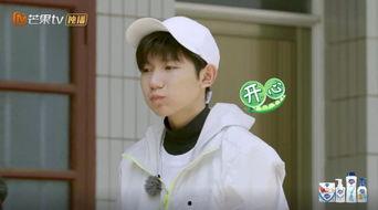 王源夫妇吃瓜,甜蜜瞬间曝光