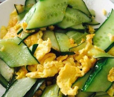 大伙一起吃瓜,共享欢乐时光