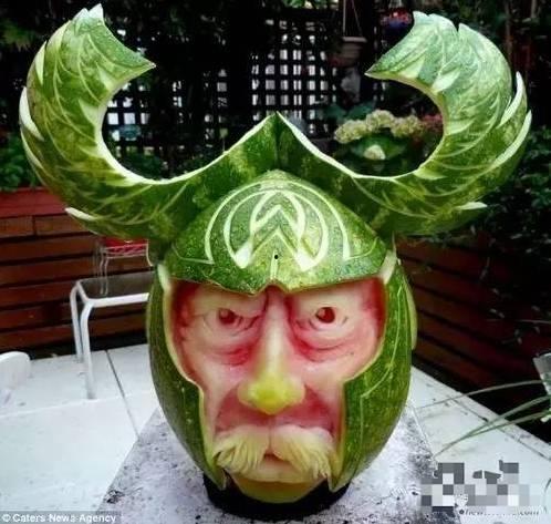 老祖驾到都跪下吃瓜,众人皆跪，瓜田盛宴一触即发！