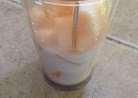 吃哈密瓜酸奶杯