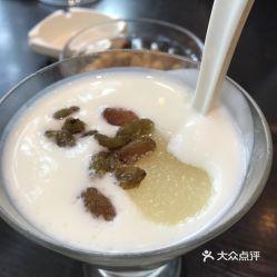 吃哈密瓜酸奶杯